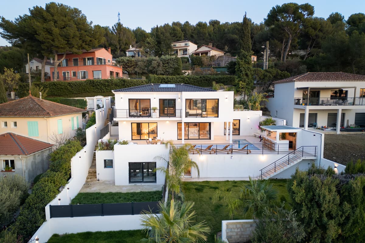 Vue aérienne villa moderne